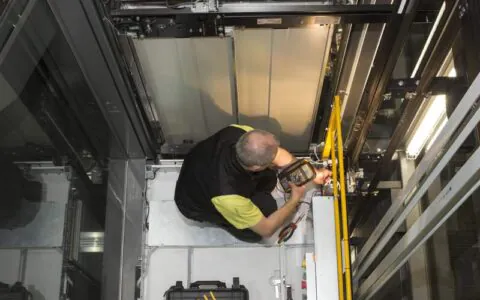 تركيب مصاعد بالرياض – للفلل والمنازل والمنشآت التجارية 1 تركيب-مصاعد-بالرياض1